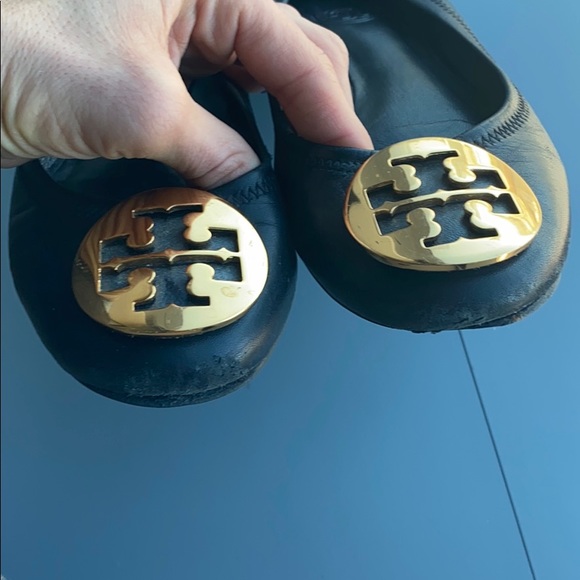 Tory Burch ballet flats with gold emblem - Picture 5 of 8